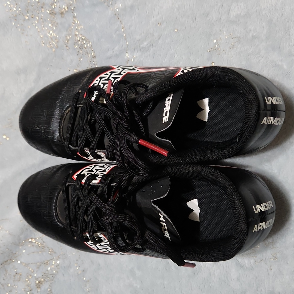 Under Armour Boys soccer cleats size 2Y